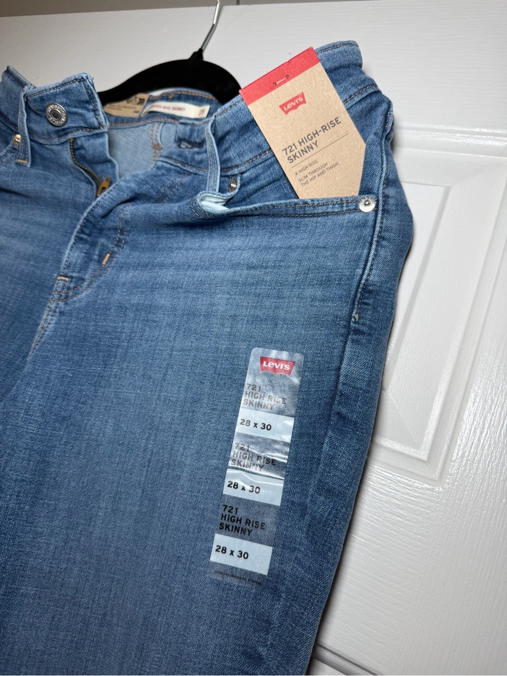 NWT Levi’s 721 High Rise Skinny Jeans Women’s 28x30 Medium Wash Stretch Denim - Picture 3 of 6